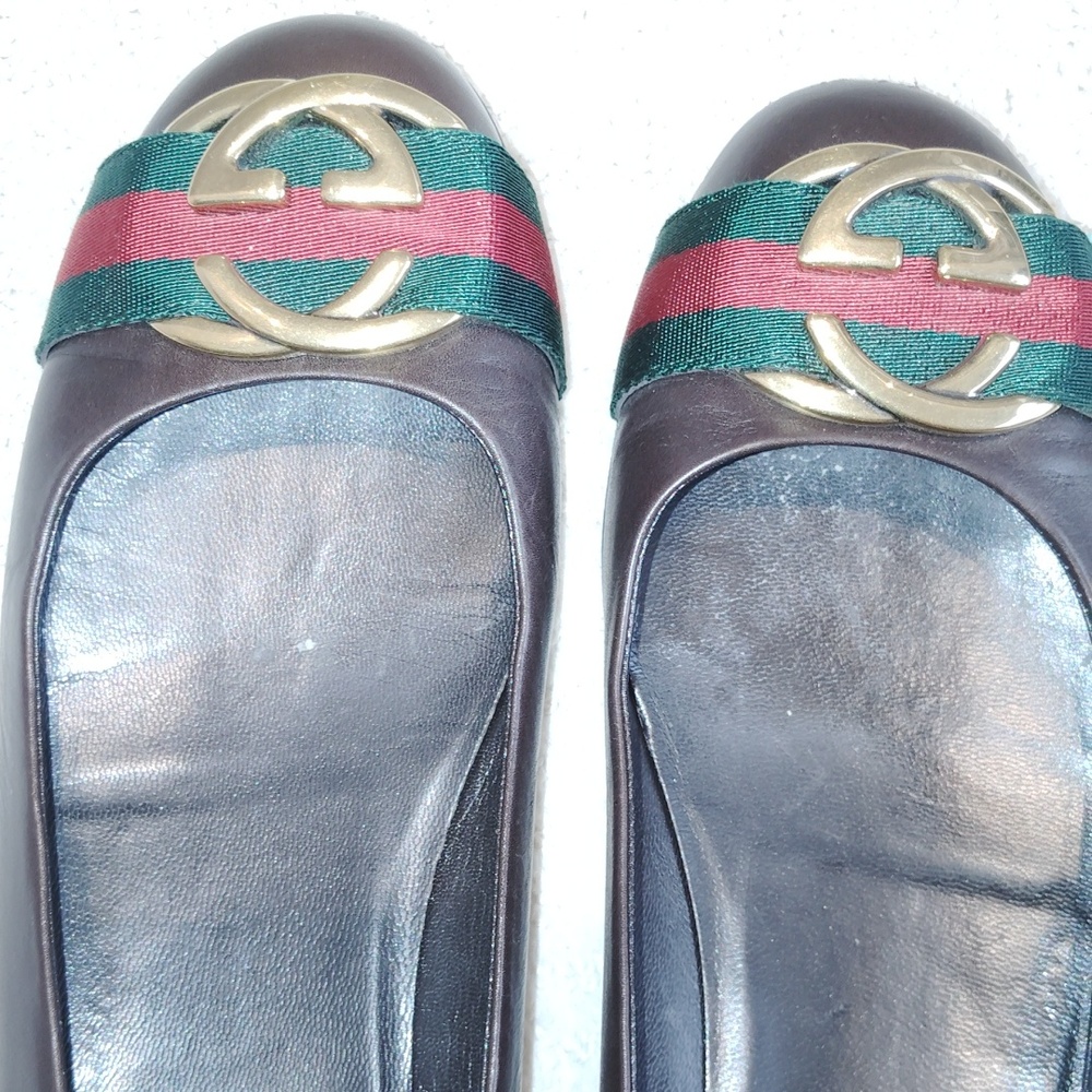 Gucci Women's Dark Brown Flats with Green and Red Stripes. Authentic Pre-Loved.
